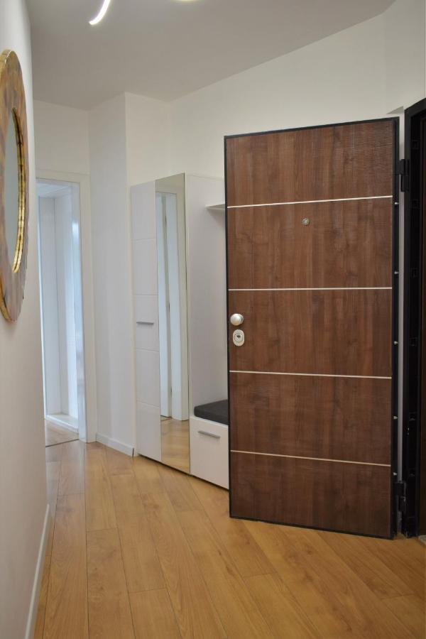 Top Center Apartment Gramophone With Private Parking Burgas City Exterior foto