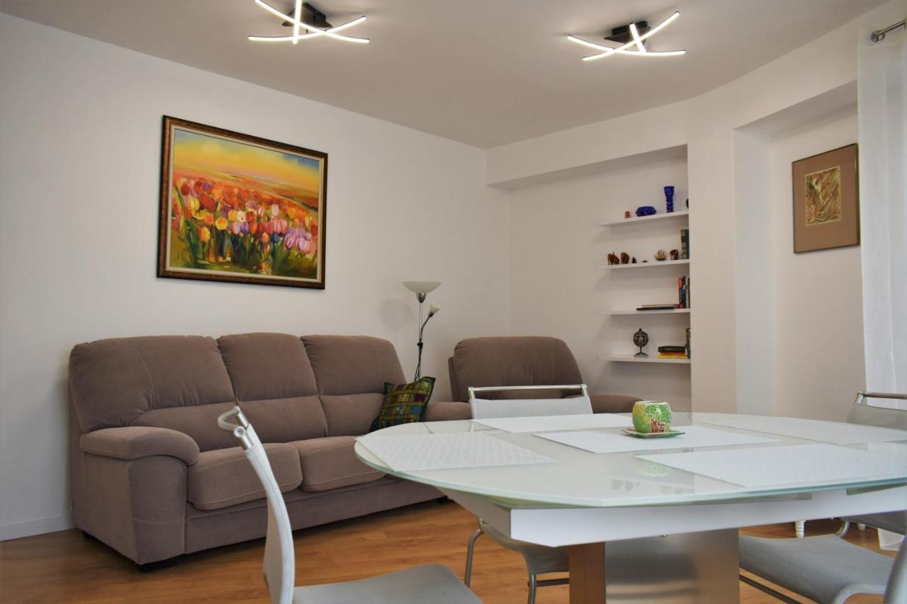 Top Center Apartment Gramophone With Private Parking Burgas City Exterior foto